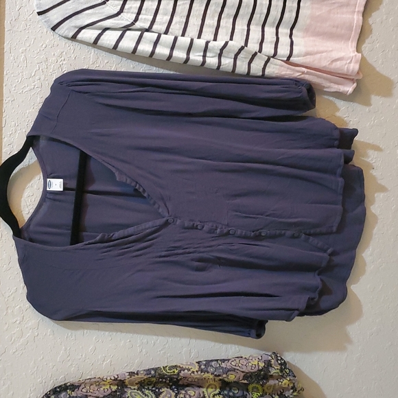 Women's tops some are dressy some are comfy - Picture 2 of 16